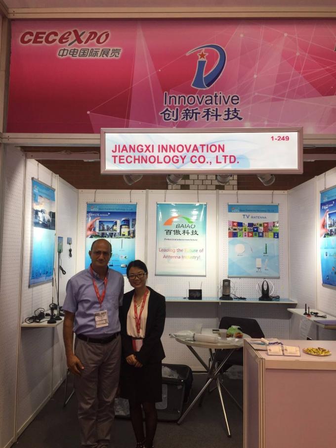 5 télescopiques - 28dBi antenne de la voiture TV WiFi avec sucer le disque 12